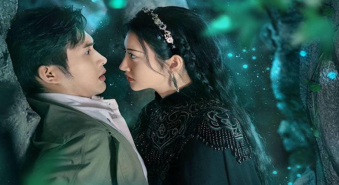 秦放意外触动机关与沉睡数十年的半妖司藤相遇